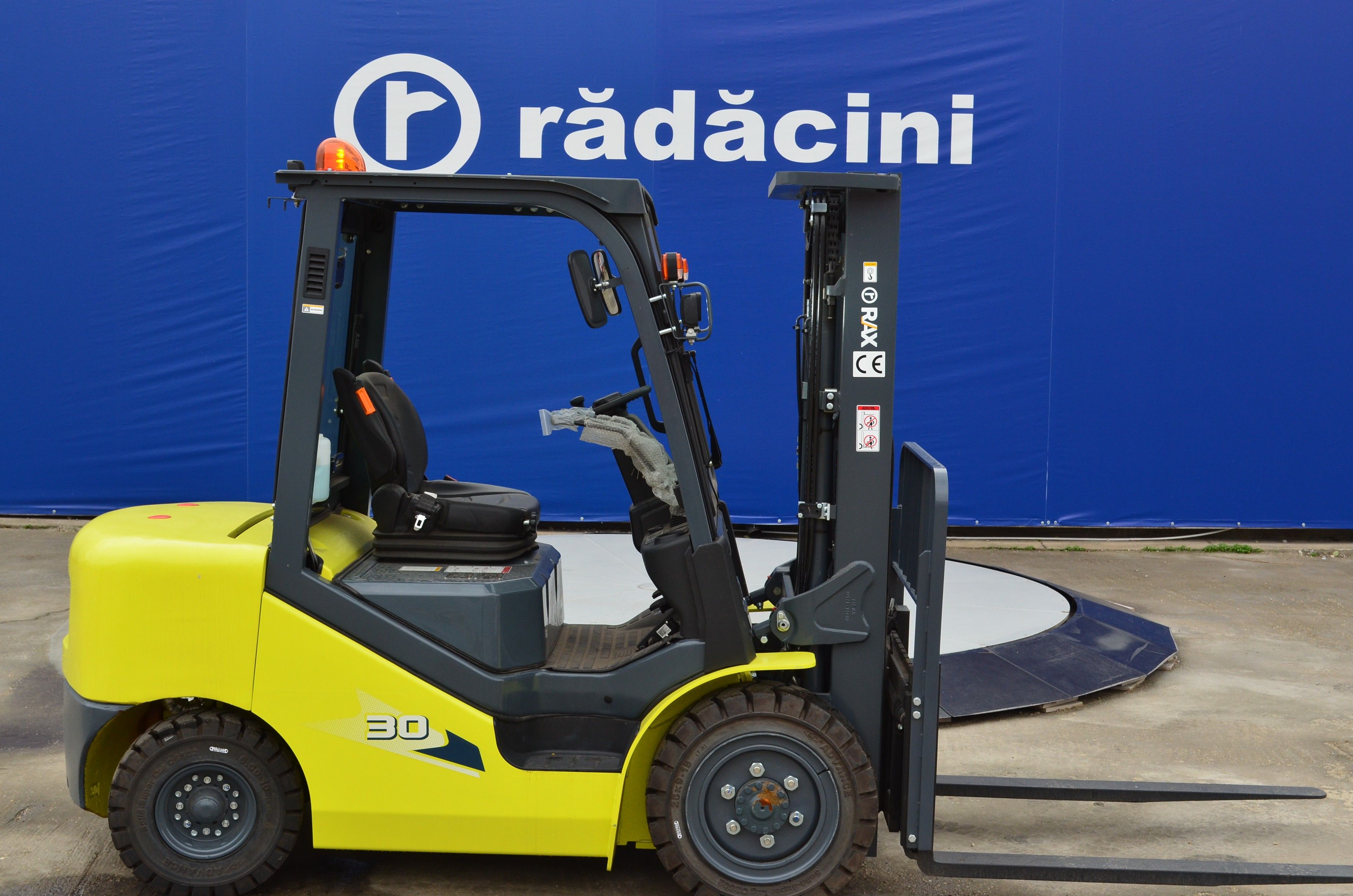 Electrostivuitor RAX model CPD35-GB2LI-S-4 roți